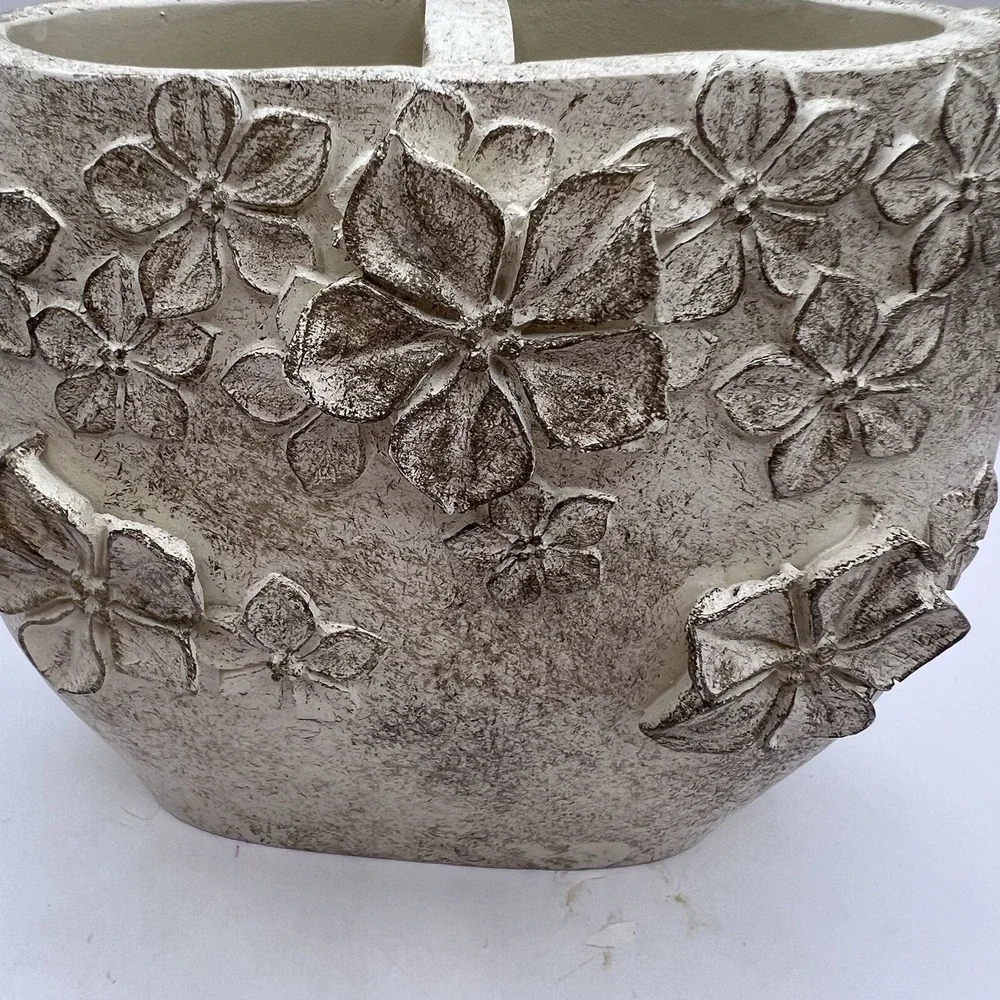 Raymond Waites Toothbrush Holder - Resin - Cream Raised 3D Flowers 4